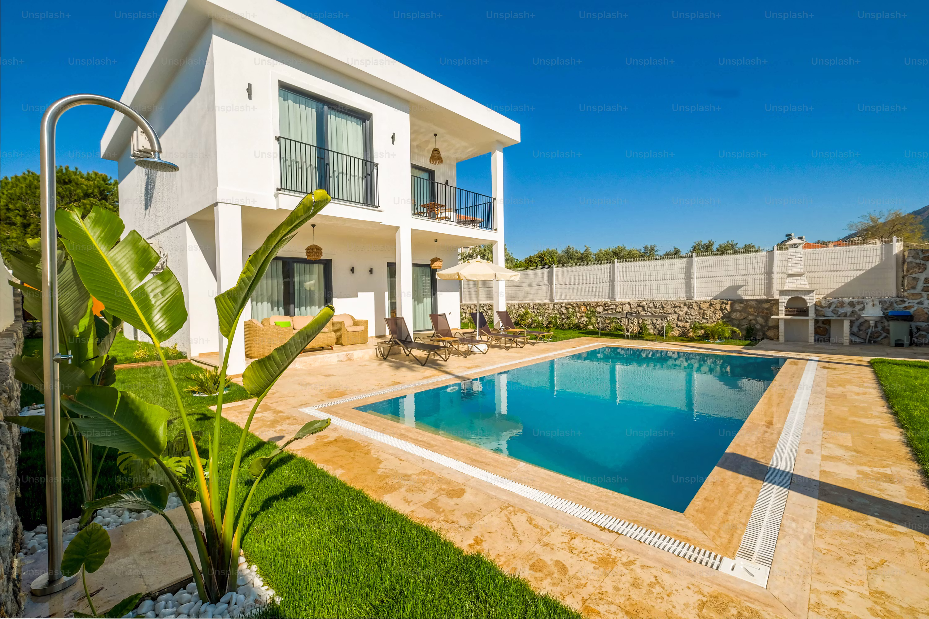 LUXURY VILLAS